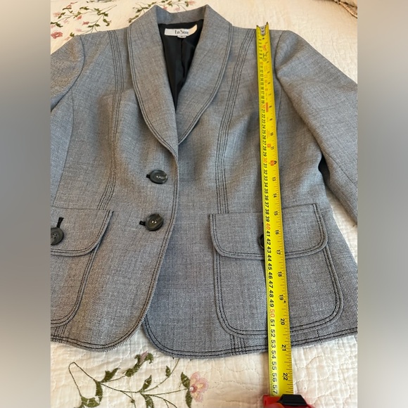 ✨ Le Suit Gray Blazer | Timeless Elegance & Tailored Sophistication ✨ - Picture 8 of 10